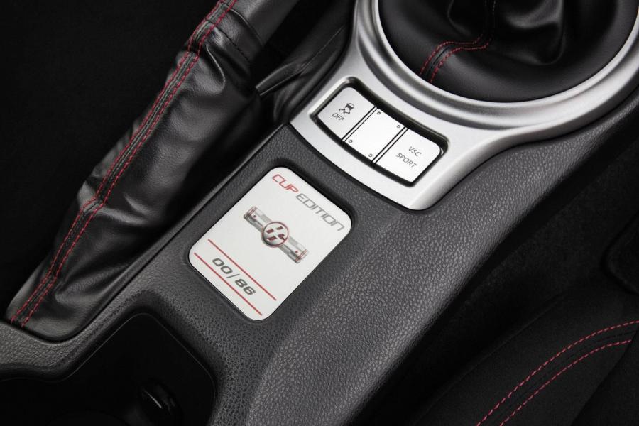  Toyota GT 86 Cup Limited Edition 2013 года  (фото 13 из 16)